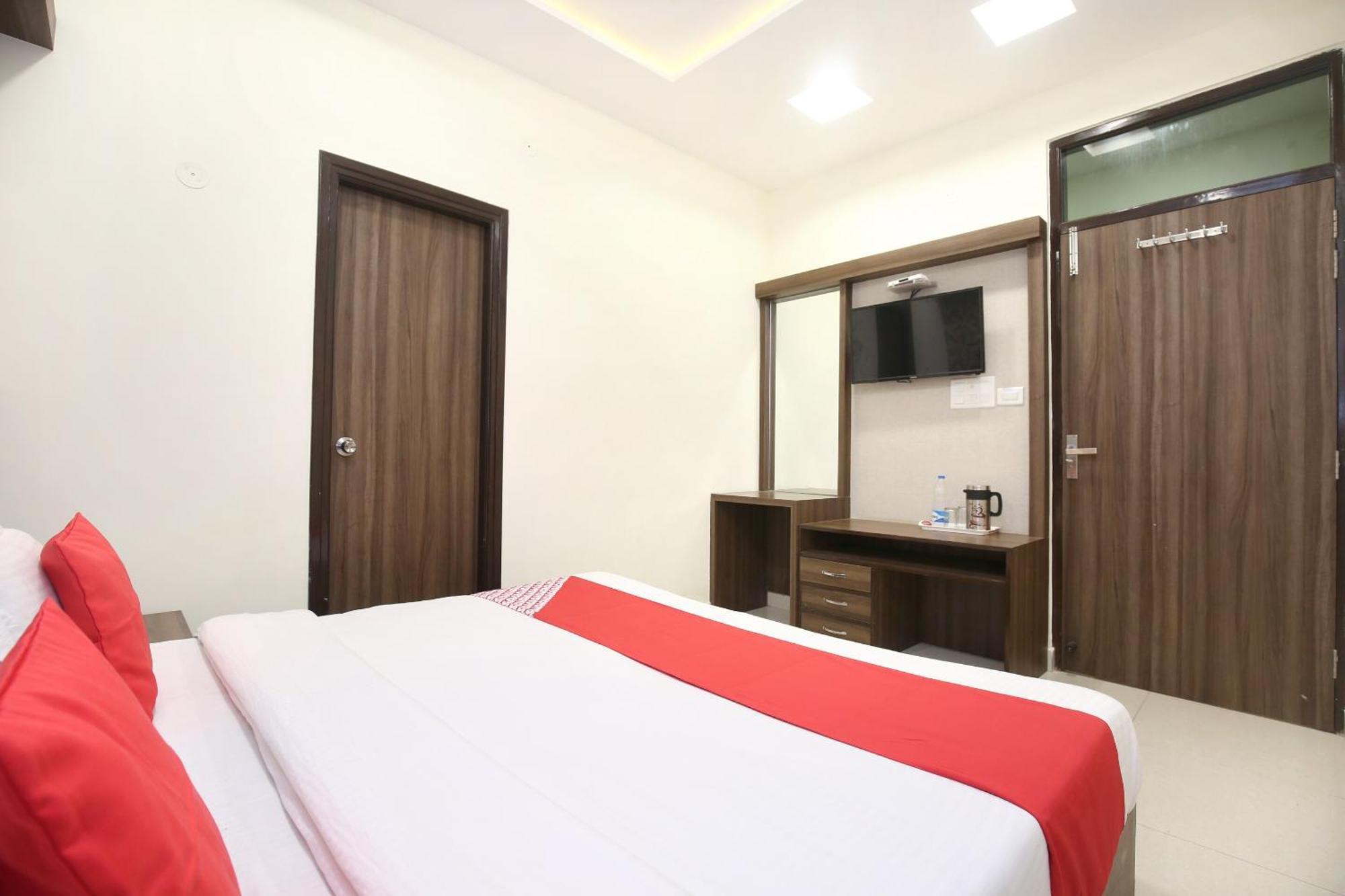 Oyo 17307 Hotel Kings Amritszár Kültér fotó