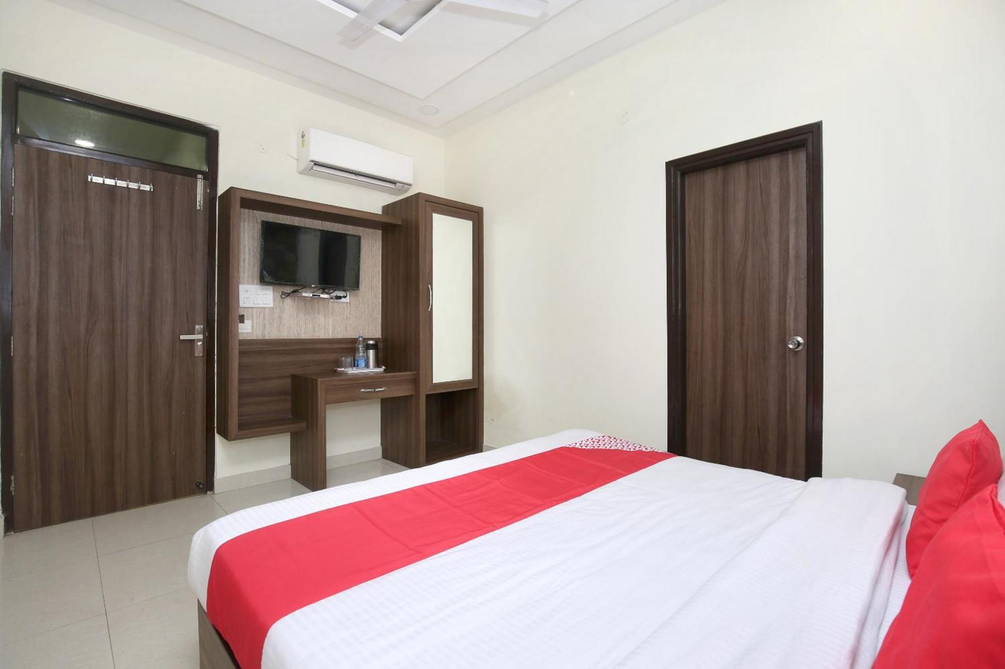 Oyo 17307 Hotel Kings Amritszár Kültér fotó